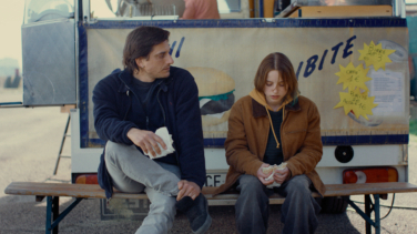 Así es el reencuentro entre un padre y su hija que marca 'Baja de paternidad', el debut en largo de Alissa Jung