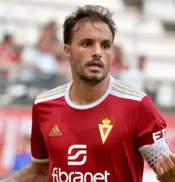 Pedro León renueva una temporada más con el Real Murcia como capitán