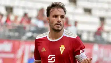 Pedro León renueva una temporada más con el Real Murcia como capitán