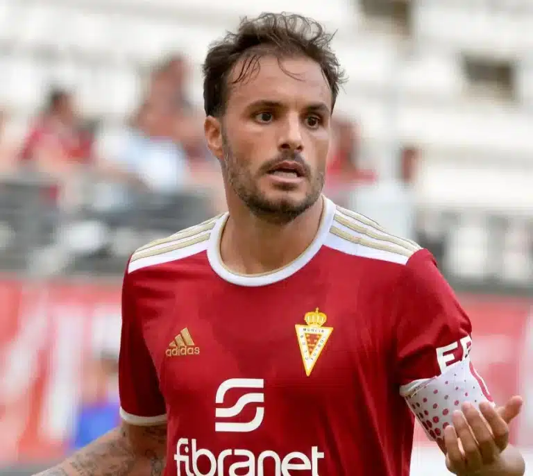 Pedro León renueva una temporada más con el Real Murcia como capitán