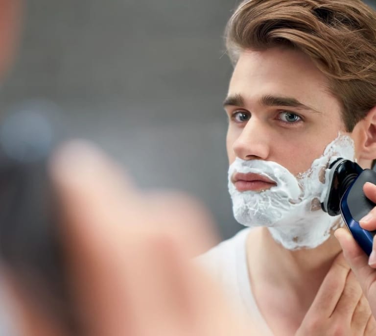 Esta afeitadora eléctrica de Philips protege tu piel, elimina el vello en seco o húmedo y está rebajadísima en AliExpress