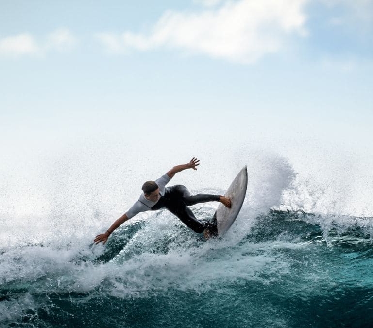 Estas son las playas de España con las olas más grandes para practicar surf