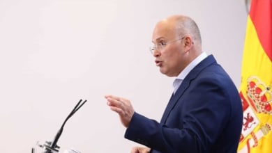 El PP rechaza el reto de Junts para que Feijóo vaya a Waterloo a hablar con Puigdemont de la moción de censura