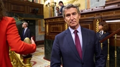 Feijóo pide a sus diputados una "oposición contundente" contra Sánchez y se compromete a gobernar en solitario
