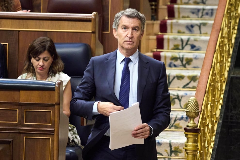El presidente del PP, Alberto Núñez Feijóo, durante un pleno extraordinario, en el Congreso de los Diputados