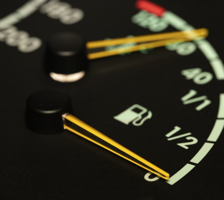 Qué significan los testigos luminosos de tu coche y cómo actuar ante cada uno