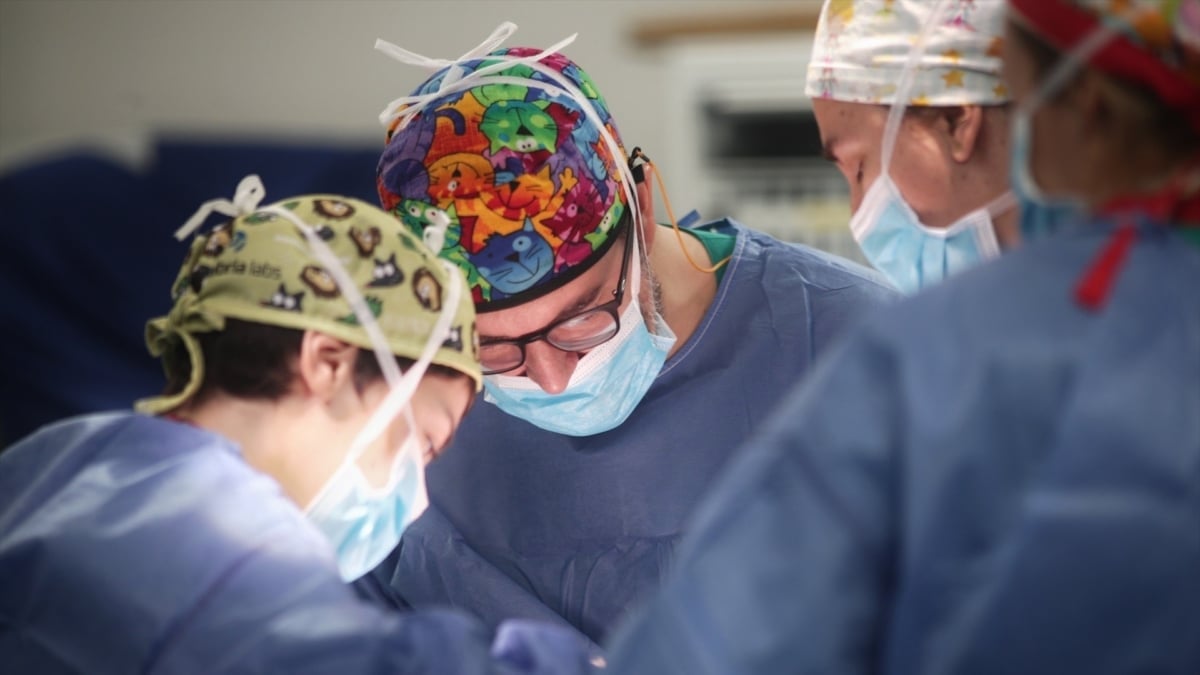 Operación en los quirófanos pediátricos del Hospital 12 de Octubre de Madrid.