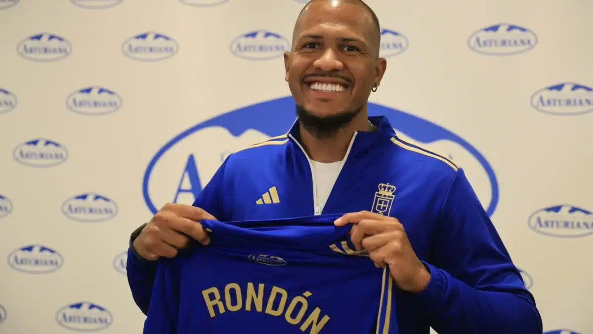 Presentado Salomón Rondón como nuevo delantero del Real Oviedo
