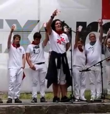 Cientos de personas brindan en San Fermín por la vuelta a casa [...]