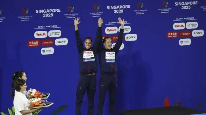 Dennis González y Mireia Hernández logran plata en el dúo técnico mixto en Singapur