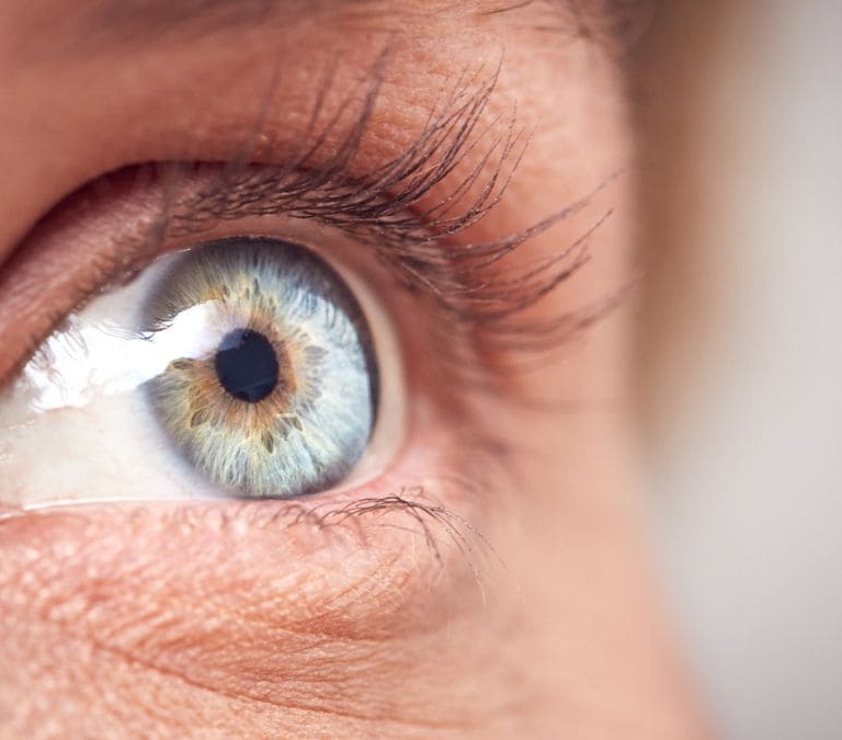 Cómo tratar el síndrome de ojo seco durante el verano