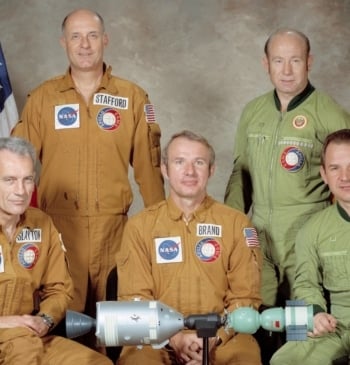 Apollo y Soyuz, el feliz acoplamiento que hizo soñar con el fin [...]