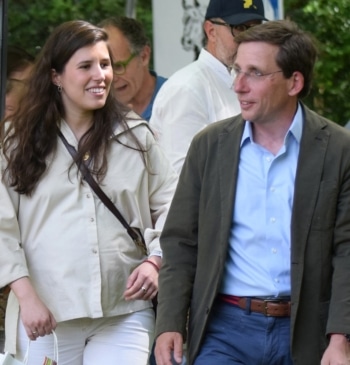 La dulce espera de Lucas: Martínez-Almeida y Teresa Urquijo aún no son [...]