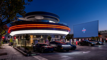 Tesla Diner, el nuevo restaurante de Elon Musk para cargar el coche y el estómago