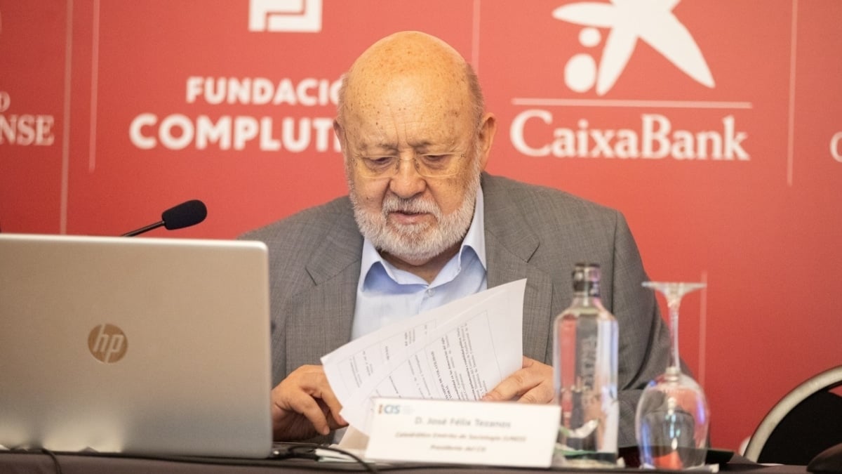 El presidente del CIS, José Félix Tezanos, este miércoles durante su participación en el curso 'Democracia y opinión pública en el siglo XXI' en El Escorial.
