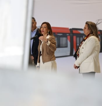 Una colisión entre un tranvía y una ambulancia deja cuatro heridos