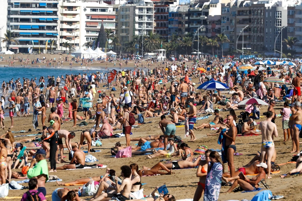 Día de Navidad en la playa de Las Canteras de Las Palmas de Gran Canaria