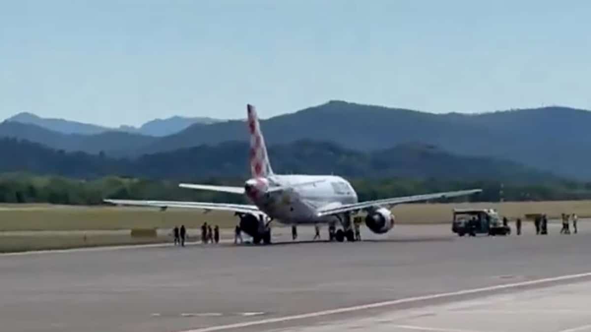 Un hombre muere succionado por el motor de un avión con destino a Asturias en el aeropuerto de Bérgamo