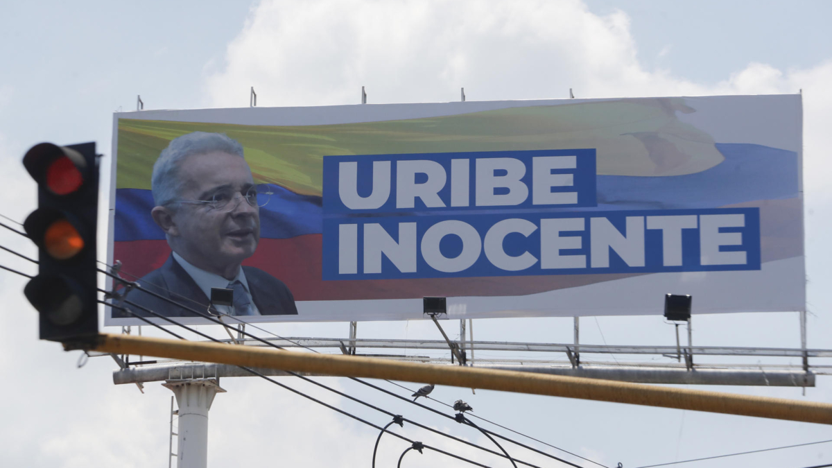Petro se arriesga a un cisma con Trump por la condena al ex presidente colombiano Uribe