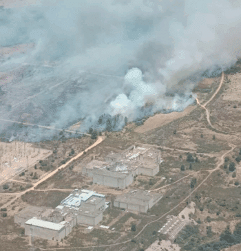 El incendio de Valdecaballeros obliga a evacuar un cámping y un pueblo [...]