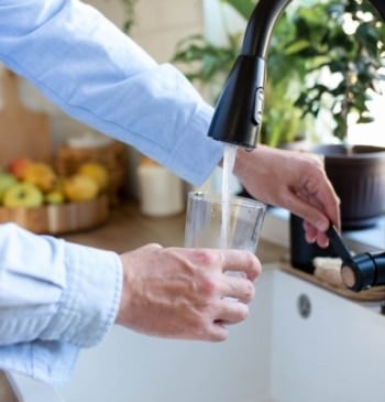 La razón por la que se recomienda dejar un vaso de agua [...]