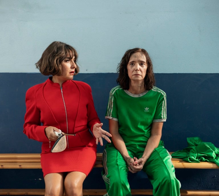Ver o no ver 'Furia' en HBO, la sátira violenta sobre mujeres ricas... y pobres