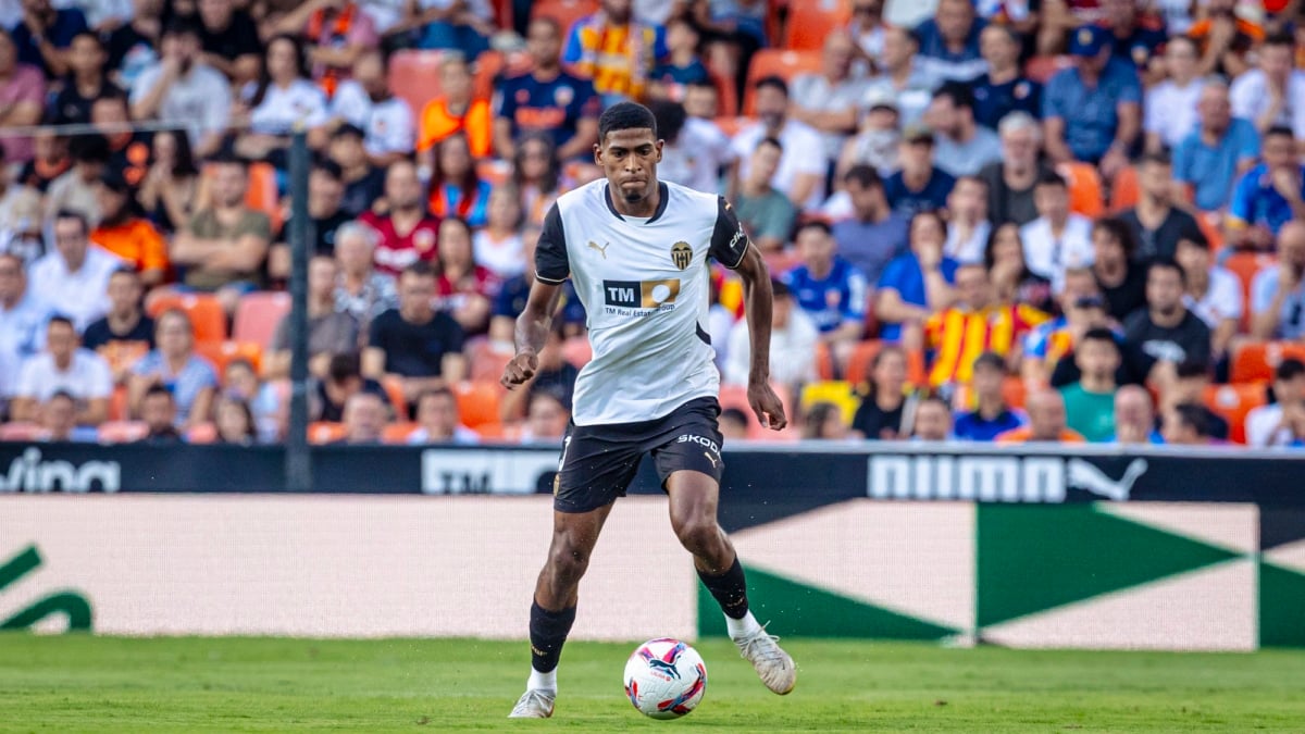 Valencia y Arsenal acercan posturas por fichaje de Cristhian Mosquera