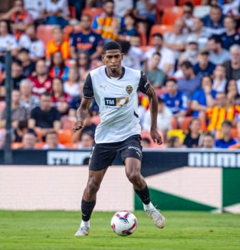 Valencia y Arsenal acercan posturas por fichaje de Cristhian Mosquera
