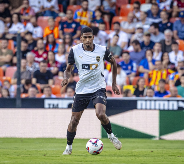 Valencia y Arsenal acercan posturas por fichaje de Cristhian Mosquera