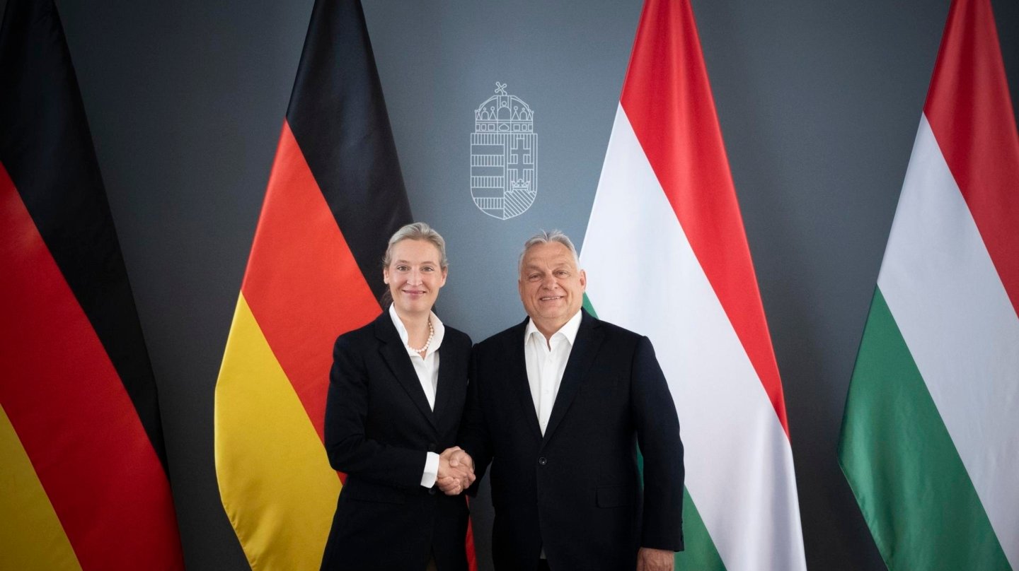 Alice Weidel (i) y Viktor Orbán en Budapest