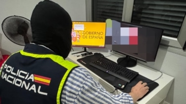 Estudiantes de 19 años y sin perfil de 'hackers': así son los dos detenidos por difundir datos de Sánchez y ministros