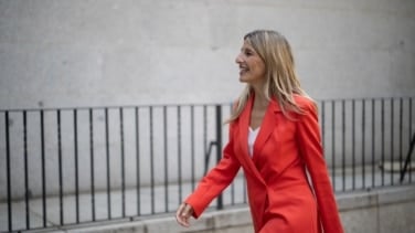 Sumar reta a Sánchez en pleno bloqueo y llevará al Congreso la Oficina Anticorrupción y los permisos retribuidos a Consejo de Ministros