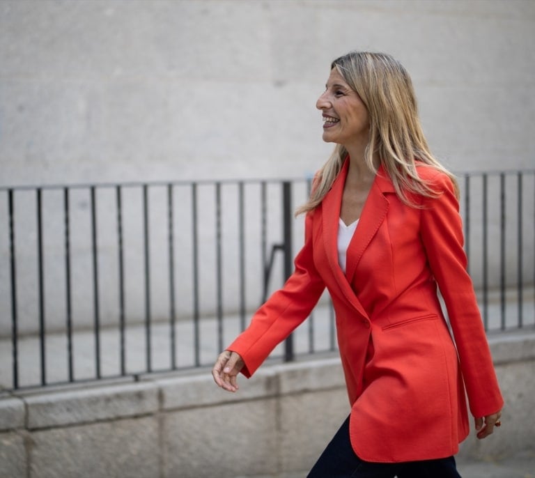 Sumar reta a Sánchez en pleno bloqueo y llevará al Congreso la Oficina Anticorrupción y los permisos retribuidos a Consejo de Ministros