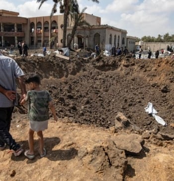 Un doble ataque israelí contra un hospital en Gaza mata a 15 [...]