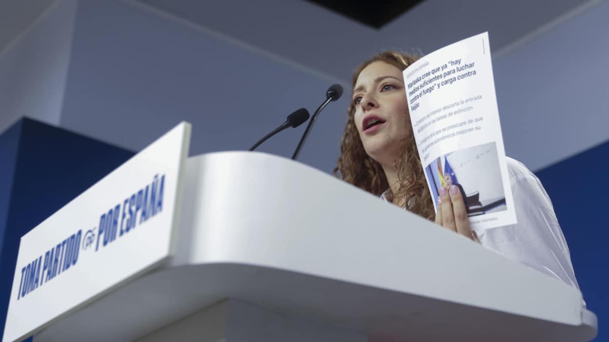 La portavoz parlamentaria del PP, Ester Muñoz, este lunes en una rueda de prensa en Génova