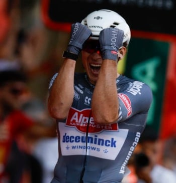 Philipsen gana la primera etapa de La Vuelta 48 días después de [...]