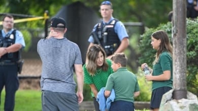 Dos niños muertos y 17 heridos en el tiroteo en una escuela católica en Minneapolis