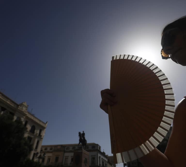 El tiempo no ayuda a controlar los incendios: máximas de 42ºC y tormentas