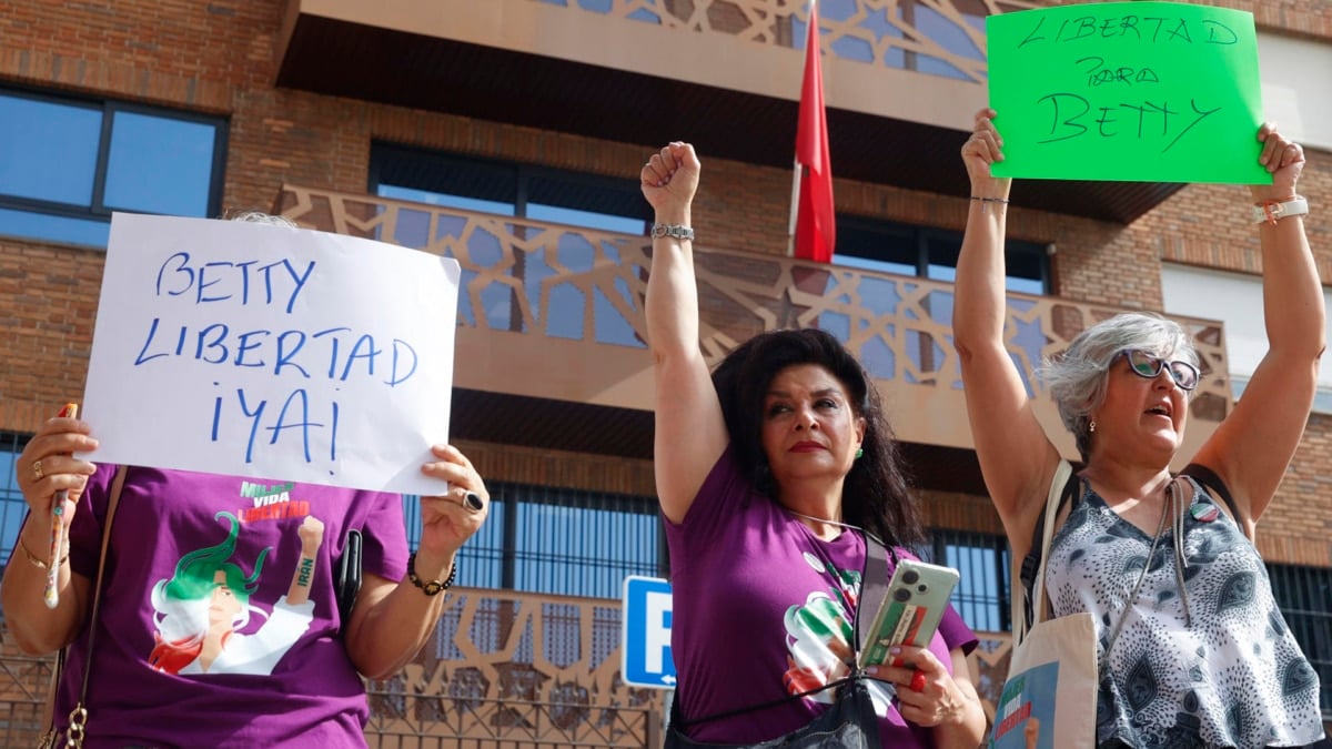 Feministas exigen ante los consulados de Marruecos en España la liberación de la activista marroquí detenida por blasfemia