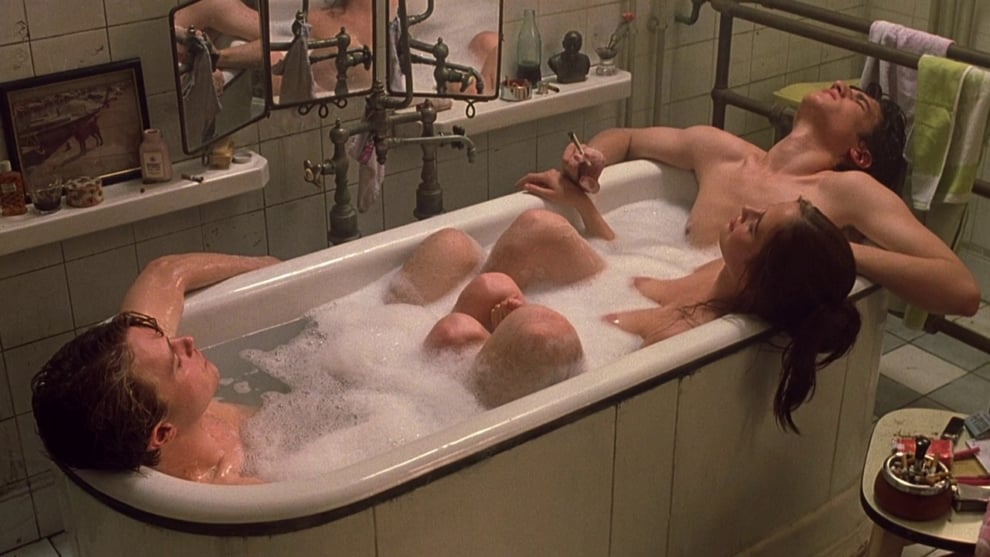 Michael Pitt, Eva Green y Louis Garrel en un fotograma de la película 'Soñadores' (Bernardo Bertolucci, 2003)