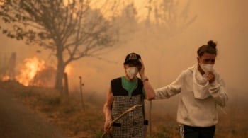 Incendios en directo | Cuatro bomberos heridos en Galicia y preocupación máxima por los principales focos