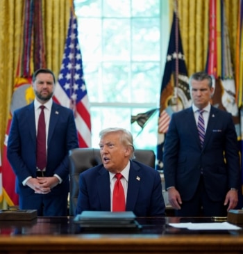 Por qué Trump juega con ser un dictador y también quiere tomar [...]