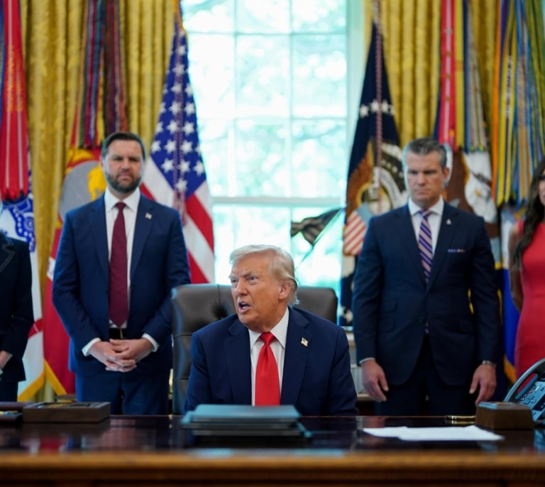 Por qué Trump juega con ser un dictador y también quiere tomar Nueva York y Chicago
