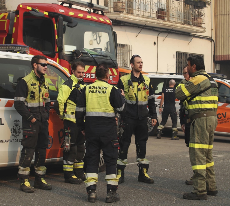 Castilla y León mantiene seis incendios de gravedad máxima pese a la evolución positiva