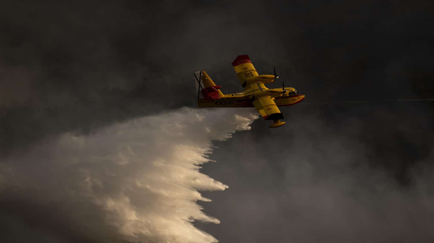 La heroica flota de hidroaviones Canadair de España, vieja y sin repuestos, que mantiene a raya el fuego