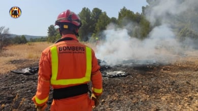 Mueren dos personas al estrellarse una avioneta en Requena, Valencia