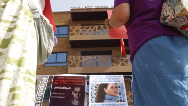 La lucha de Betty, la activista marroquí encarcelada por blasfema: “Mi hermana no se va a rendir”
