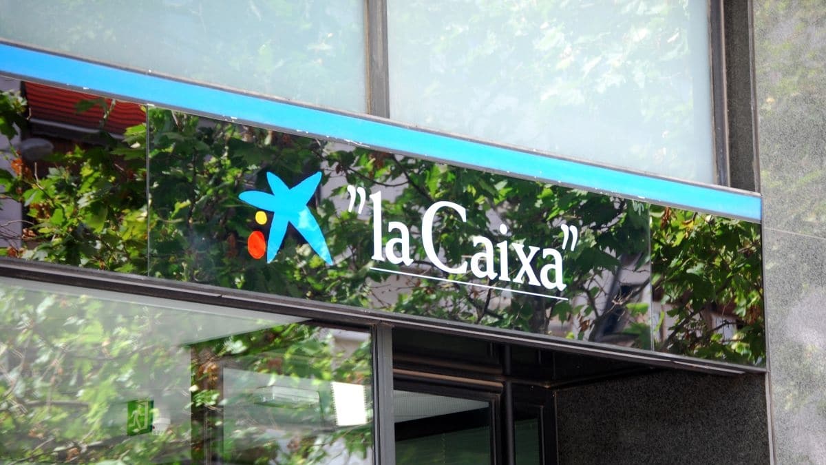 La IA generativa revoluciona la atención al cliente en grandes empresas de banca, retail y moda