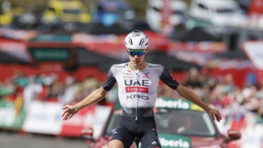 Juan Ayuso saca su mejor versión para ganar su primera etapa en la Vuelta a España