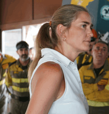 Aagesen defiende el despliegue de medios contra los incendios y pide "rigor [...]